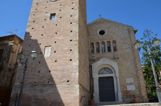 Mosciano Sant'Angelo: un borgo che unisce tradizione, industria e cultura nella reputazione dell'Abruzzo
