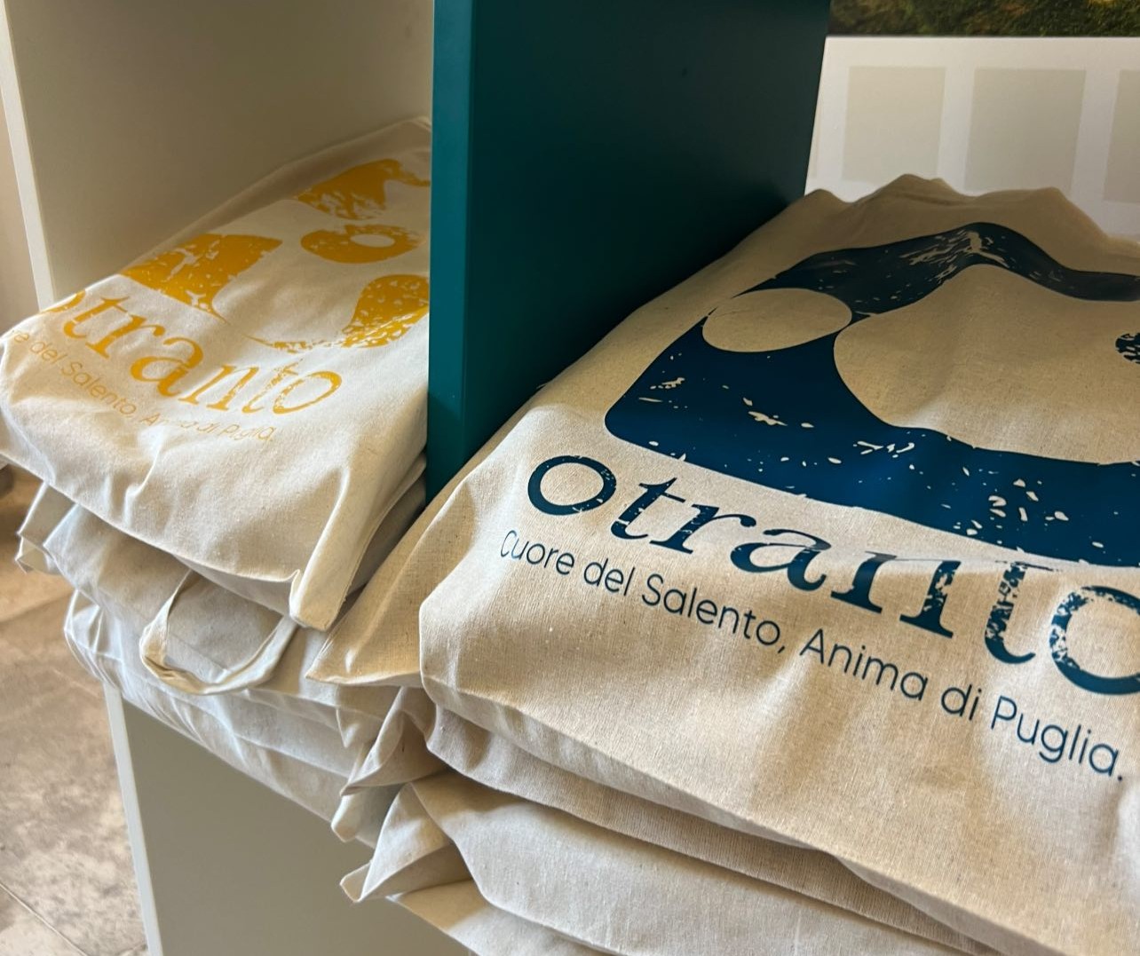 Otranto Smart City: Il city branding incontra il futuro tra cultura, tecnologia e merchandising urbano