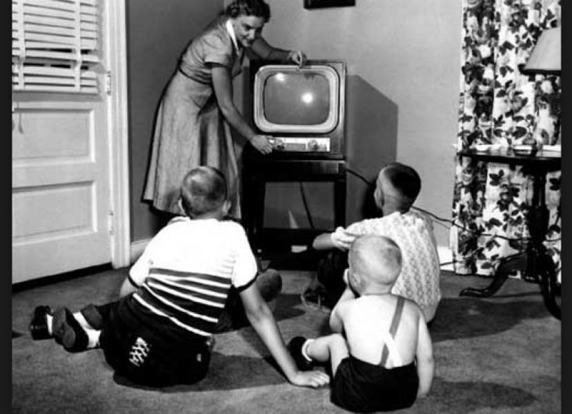 AI entro il 2028: come la tecnologia diventerà un lusso come le televisioni degli anni ’60