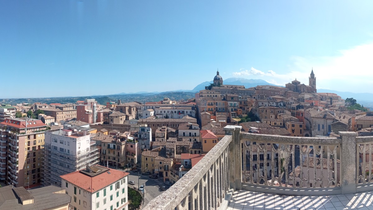 Chieti tra innovazione, giovani e sostenibilità: il dibattito sulle Smart City entra nel cuore dell’Abruzzo