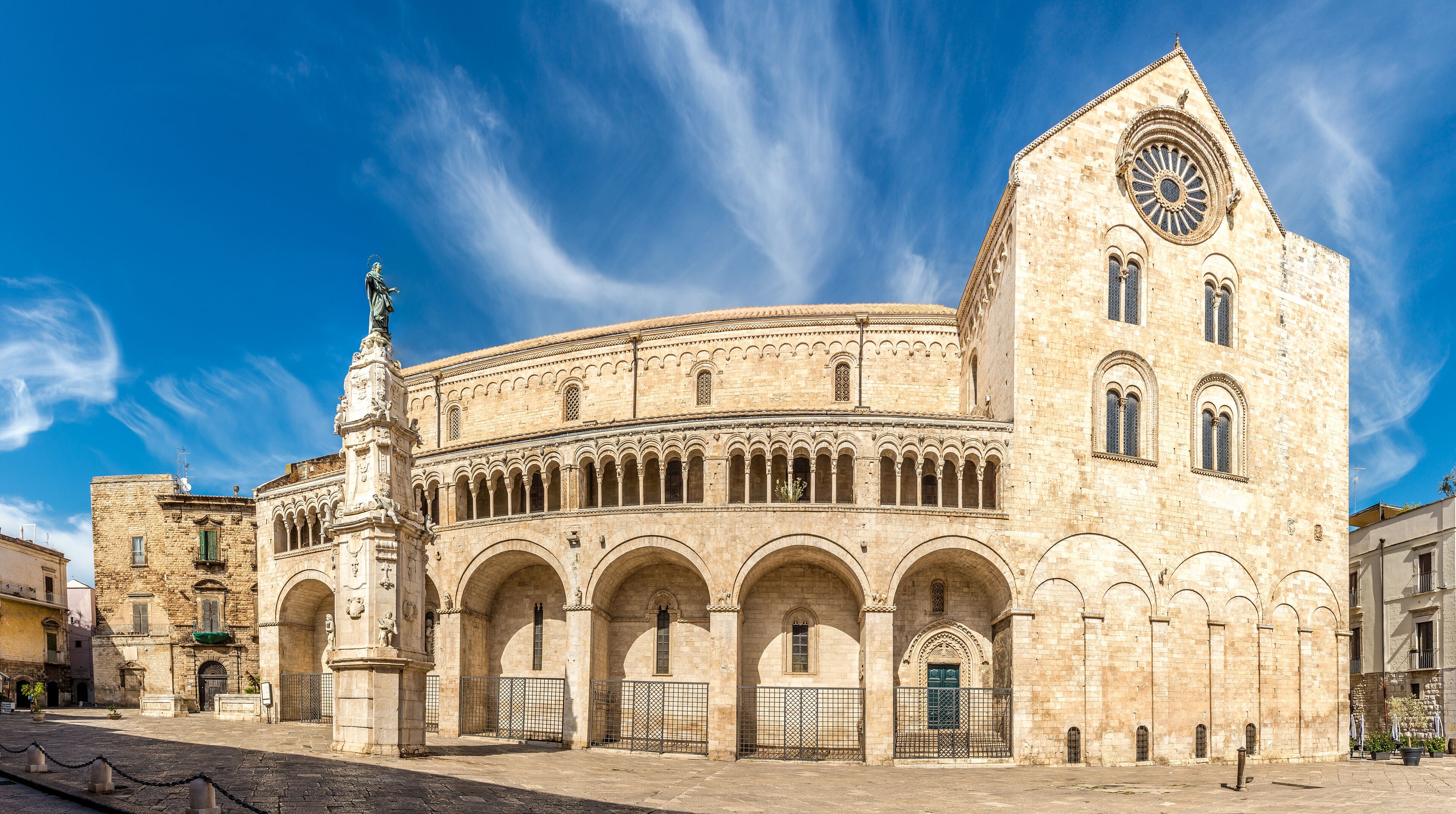 Bitonto tra arte, identità urbana e criticità quotidiane: un’analisi della reputazione della città